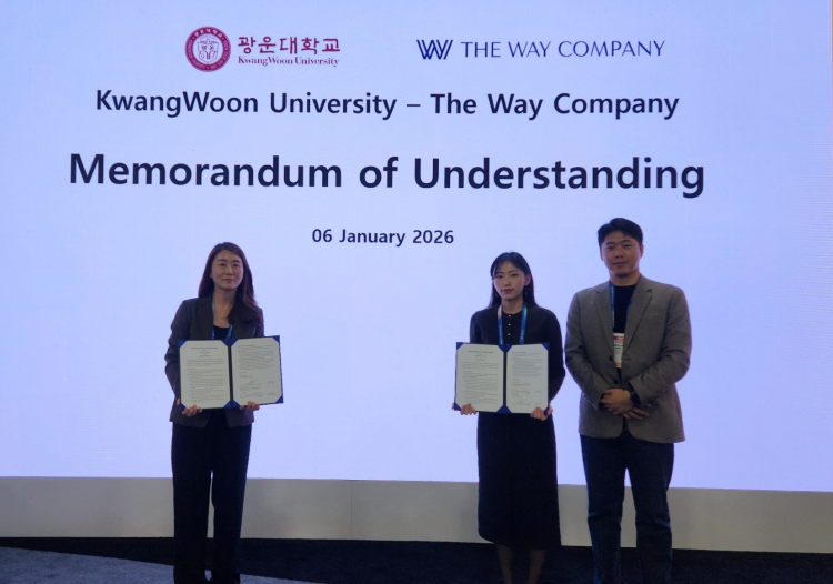 좌측부터 The Way Company 김민경 대표, 광운대산학협력단 임해주 주임, 장종찬 직원